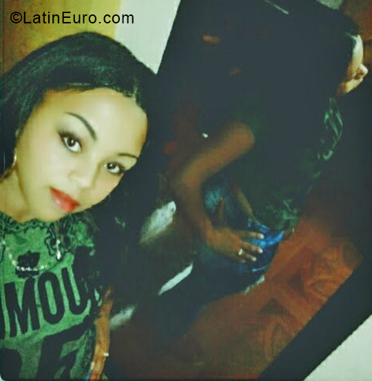Date this beautiful Colombia girl Leidi from Buenaventura CO24710