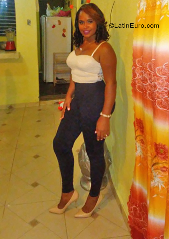 Date this attractive Dominican Republic girl Joheli from Santo Domingo DO33675