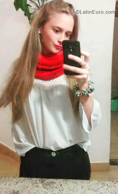 Date this nice looking Argentina girl Milagros from Entre Rios AR175
