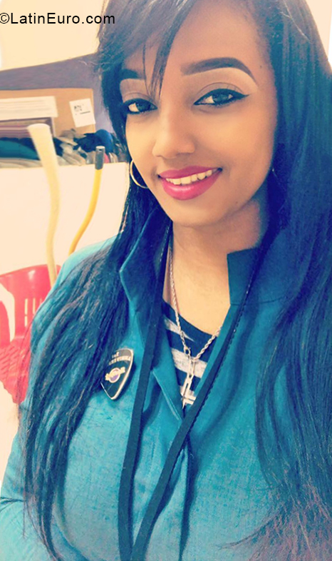Date this tall Dominican Republic girl Yojeni from La Romana DO33690