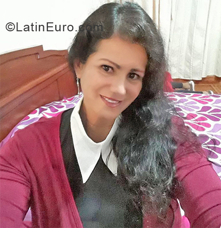 Date this nice looking Colombia girl Mercy from Popayan CO24765