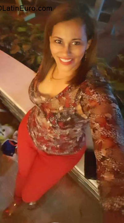Date this attractive Dominican Republic girl Vicri from Santiago De Los Caballeros DO33780