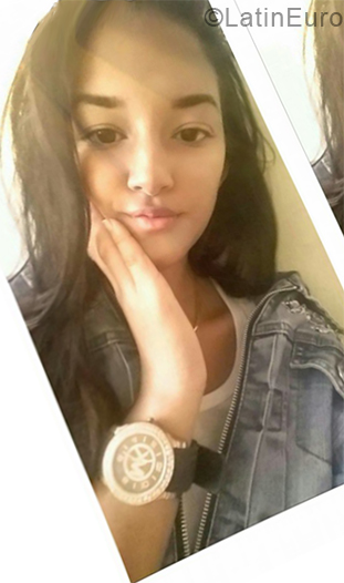 Date this charming Venezuela girl Barbara from La Victoria De Aragu VE2090