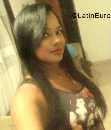 Date this gorgeous Dominican Republic girl Ana from Santo Domingo DO33781