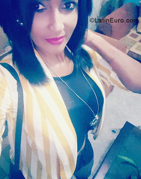 Date this attractive Dominican Republic girl Yenny from Sabana Grande De Boya DO33836