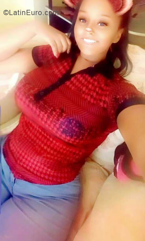 Date this athletic Dominican Republic girl Maria from Santo Domingo DO33890