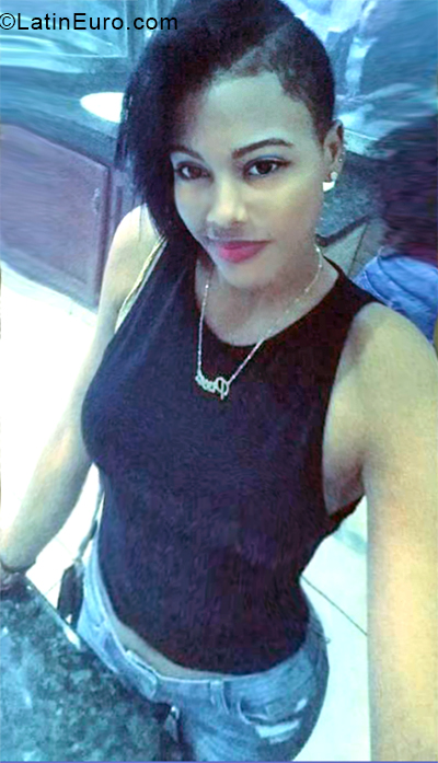 Date this sultry Dominican Republic girl Franchesca from San pedro de Macoris DO33892