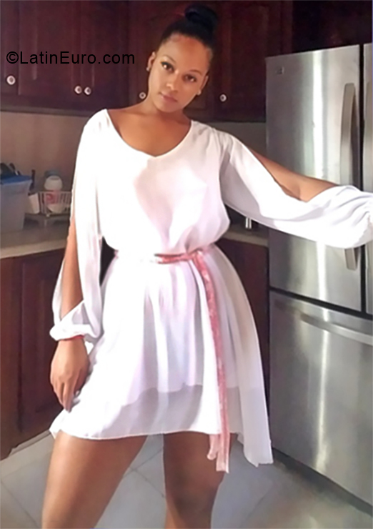 Date this sultry Dominican Republic girl Anardis from Santiago DO33902