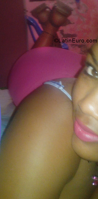 Date this nice looking Dominican Republic girl Rosalyn from Santo Domingo DO33917