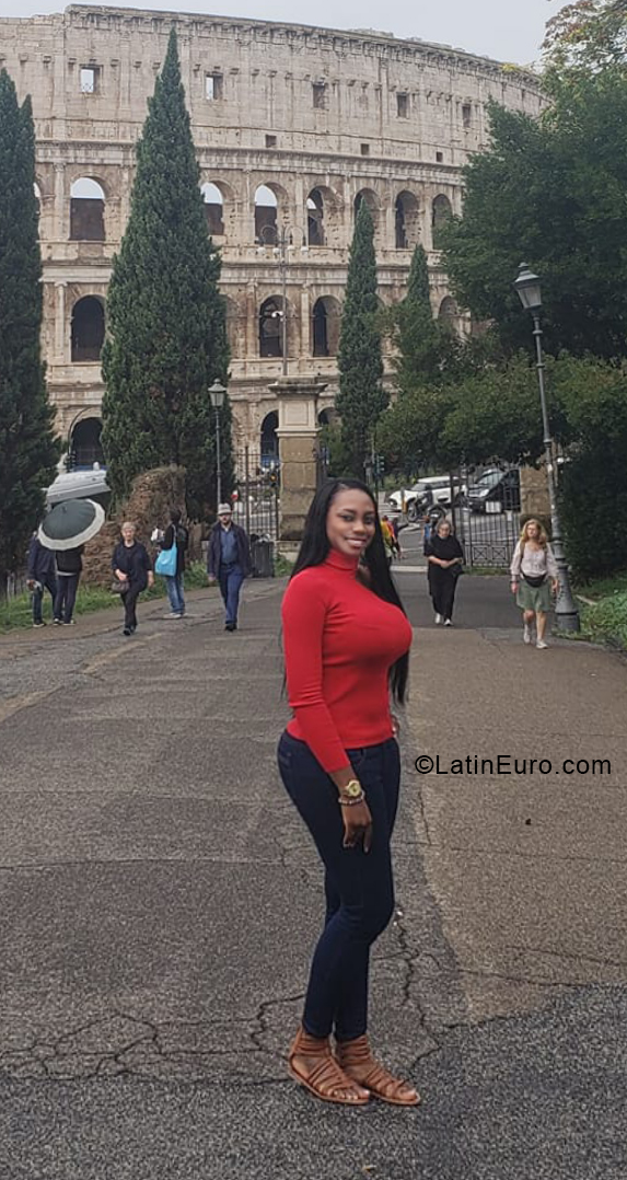 Date this tall Colombia girl Nayera from Cali CO24836