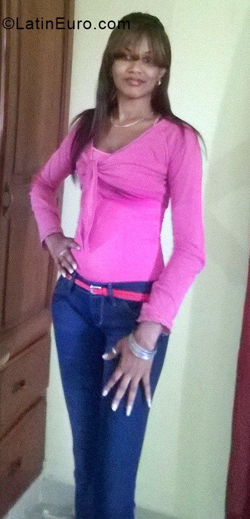 Date this pretty Dominican Republic girl Lisbet from Santo Domingo DO33955