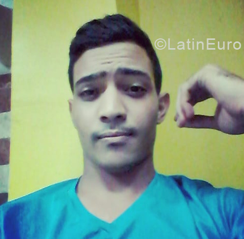Date this young Venezuela man Alex from Caracas VE2126