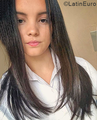 Date this passionate Dominican Republic girl Darlin from Santo Domingo DO33963