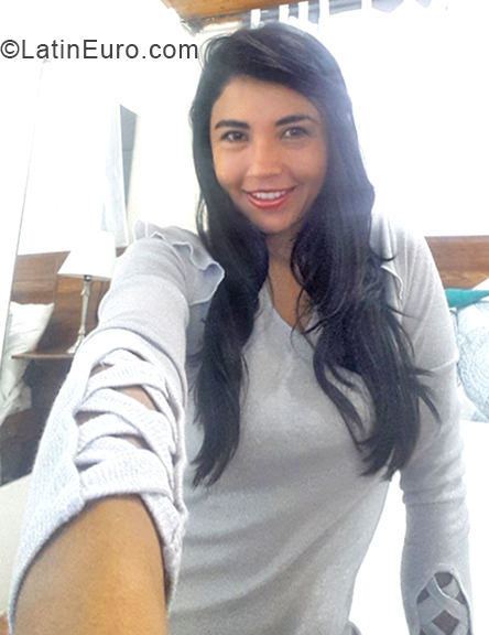 Date this gorgeous Colombia girl Astrid from Bogota CO31554
