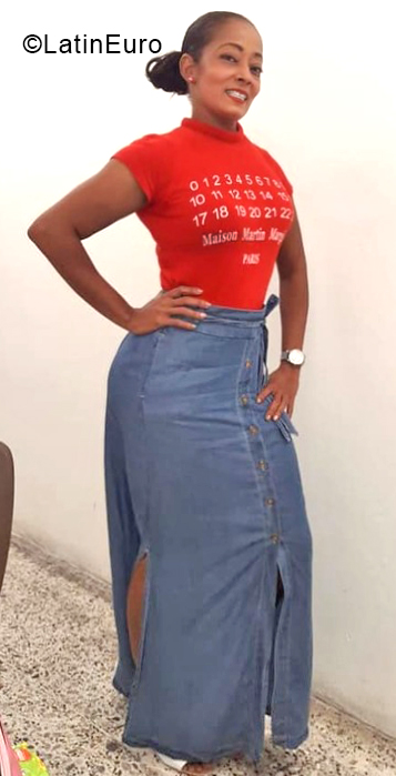 Date this happy Colombia girl Yolima from Cartagena CO24876