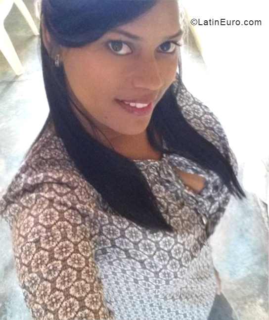 Date this beautiful Dominican Republic girl Clara from Santo Domingo DO33983