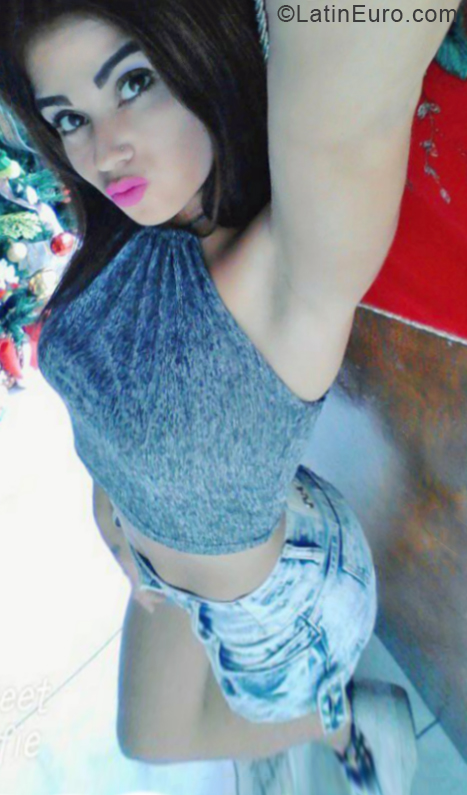 Date this hard body Venezuela girl Alexandra from Libertador VE2134