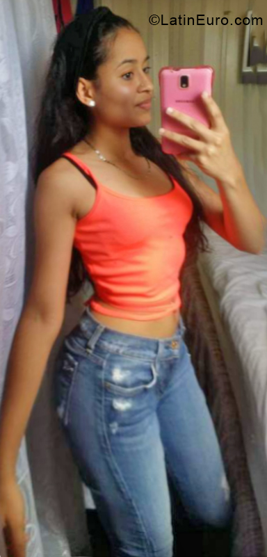 Date this stunning Dominican Republic girl Paola from Santiago DO34008
