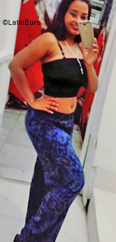 Date this hot Dominican Republic girl Carolina from Santo Domingo DO34013