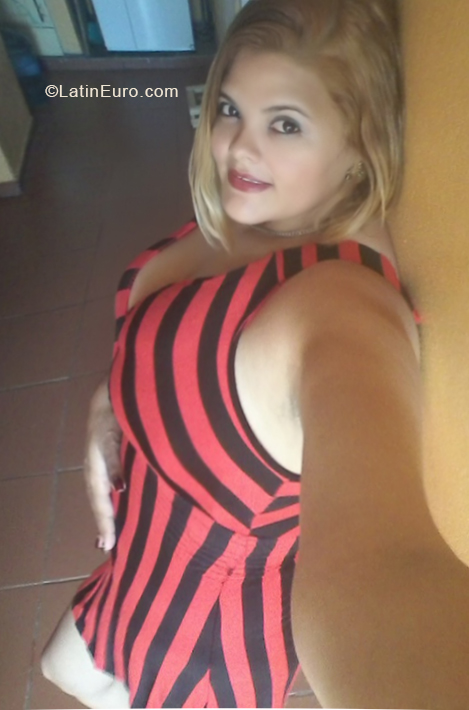 Date this stunning Dominican Republic girl Yudith from Santo Domingo Este DO34015
