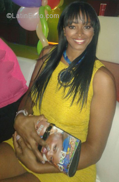 Date this charming Colombia girl Yenny from Cali CO24902