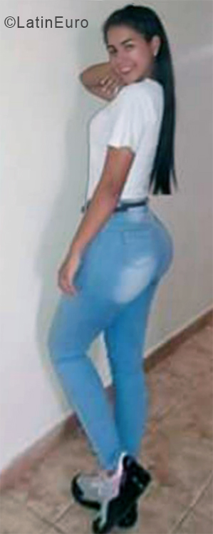 Date this sensual Venezuela girl Melanni Gil from Caracas VE2143