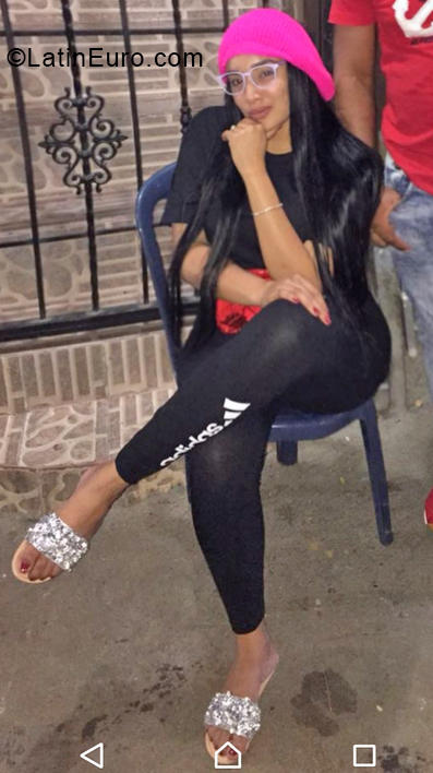 Date this hot Dominican Republic girl Mika from Santo Domingo DO34025