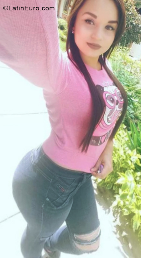 Date this stunning Colombia girl Yoselyn from Bogota CO24918