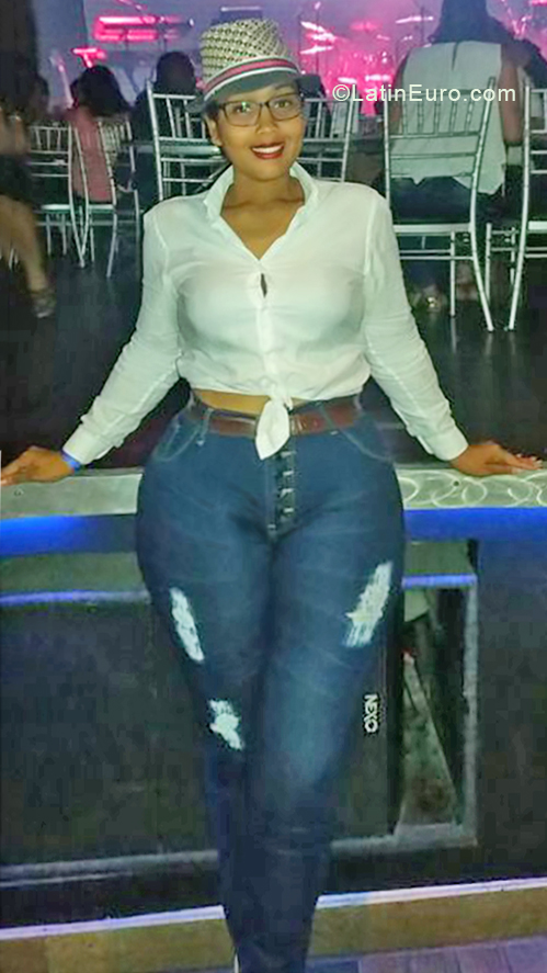 Date this foxy Dominican Republic girl Lisbeth from Santo Domingo DO34041
