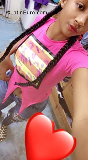 Date this funny Dominican Republic girl Danylis from San Pedro De Macoris DO34063