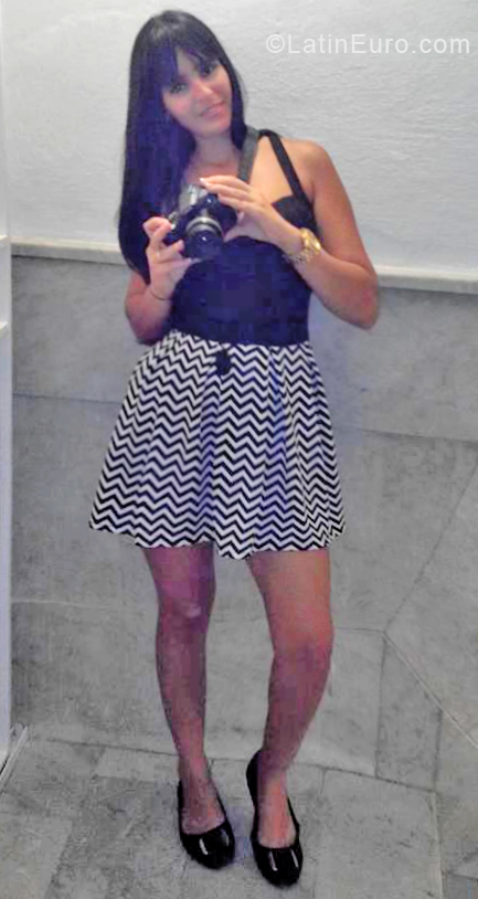 Date this happy Cuba girl Lisbeth from Havana CU482