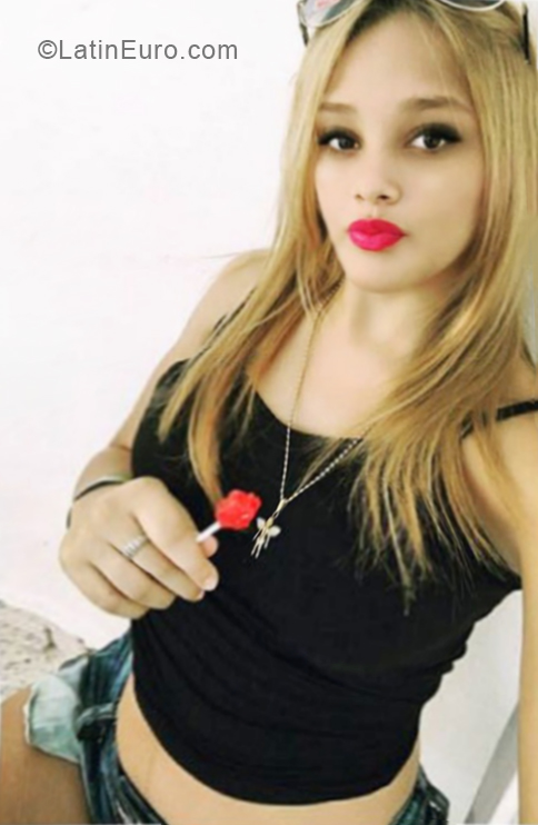 Date this passionate Dominican Republic girl Marlin from Santo Domingo DO34085