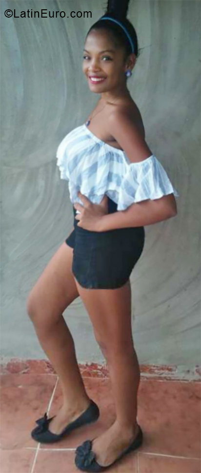 Date this happy Dominican Republic girl Rosa from Hato Mayor Del Rey DO34092