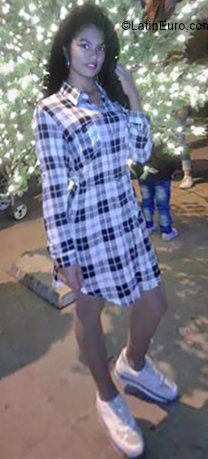 Date this sensual Colombia girl Maybeth from Bogota CO24985