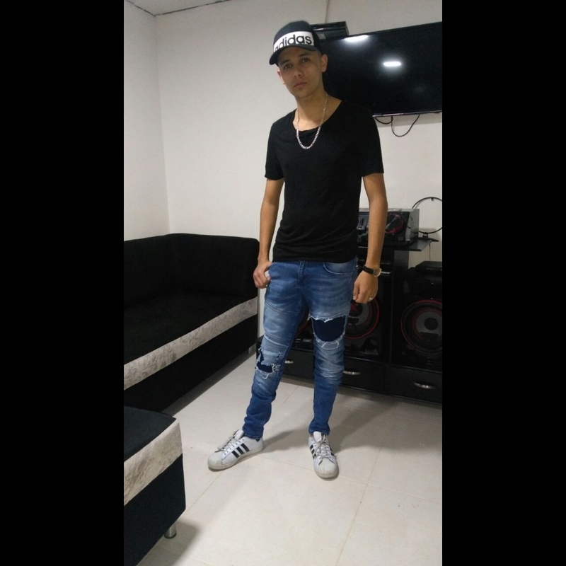 Date this sultry Colombia man Braian from Pereira CO25009