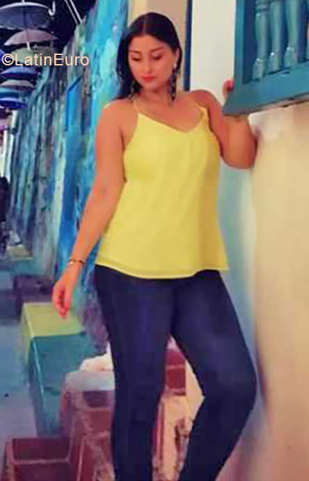 Date this beautiful Colombia girl Eileen from Cartagena CO25013