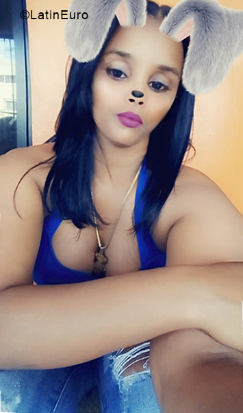 Date this nice looking Dominican Republic girl Nairoby from La Vega DO34177