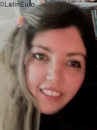 Date this hot Venezuela girl Iris from Caracas VE2211