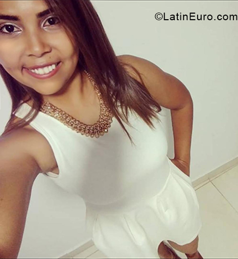 Date this fun Colombia girl Colombiana from Bogota CO25104