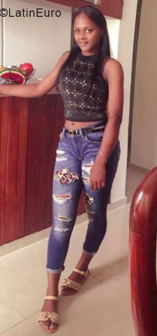 Date this hot Dominican Republic girl Yilenny from Santo Domingo DO34310