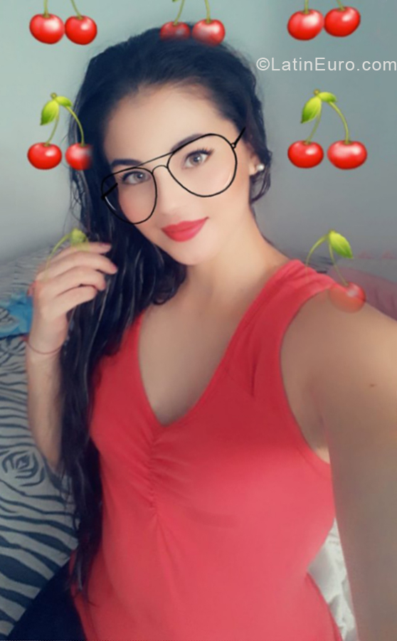 Date this nice looking Colombia girl Vanessa from Bogota CO25110