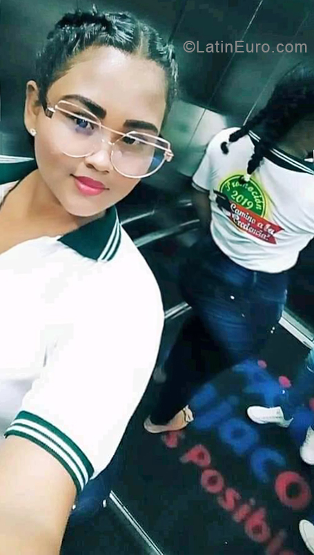 Date this stunning Colombia girl Yerle from Barranquilla CO25128