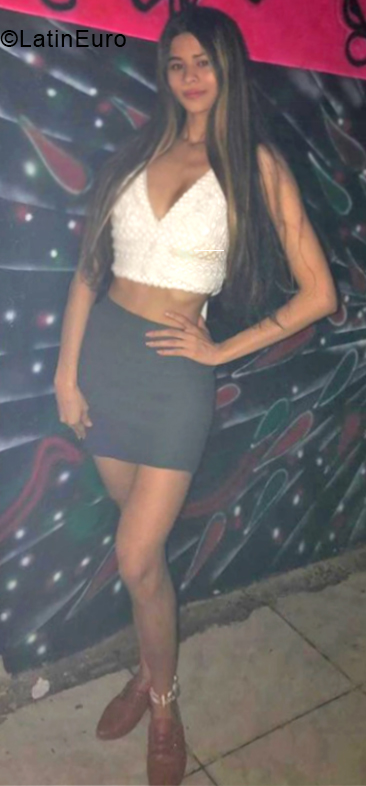 Date this pretty Colombia girl Dani from Cartagena CO25135