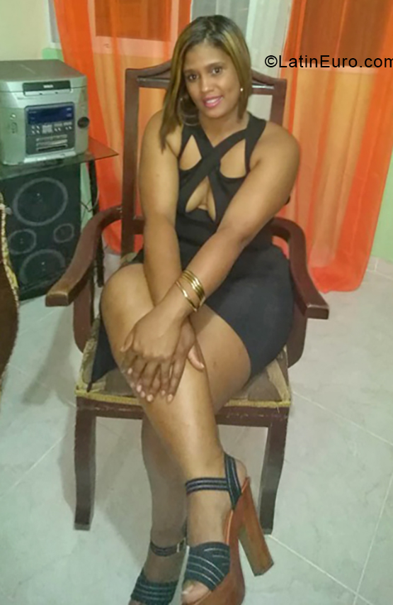 Date this foxy Dominican Republic girl Maria from Santo Domingo DO34371