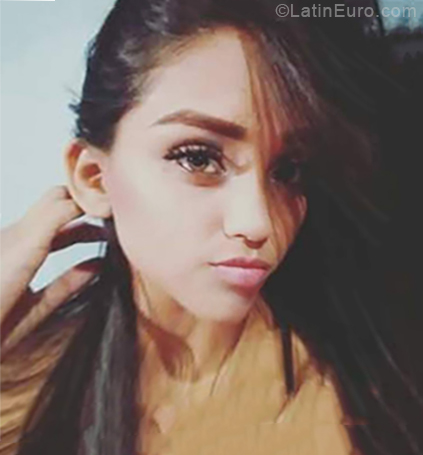 Date this charming Venezuela girl Nahomi from Cumana VE2255