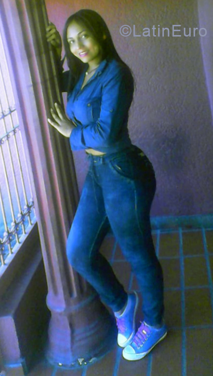 Date this attractive Venezuela girl Yamilanis from Bolivar VE2256