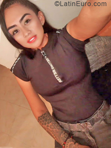 Date this fun Colombia girl Alexa from Cali CO25148