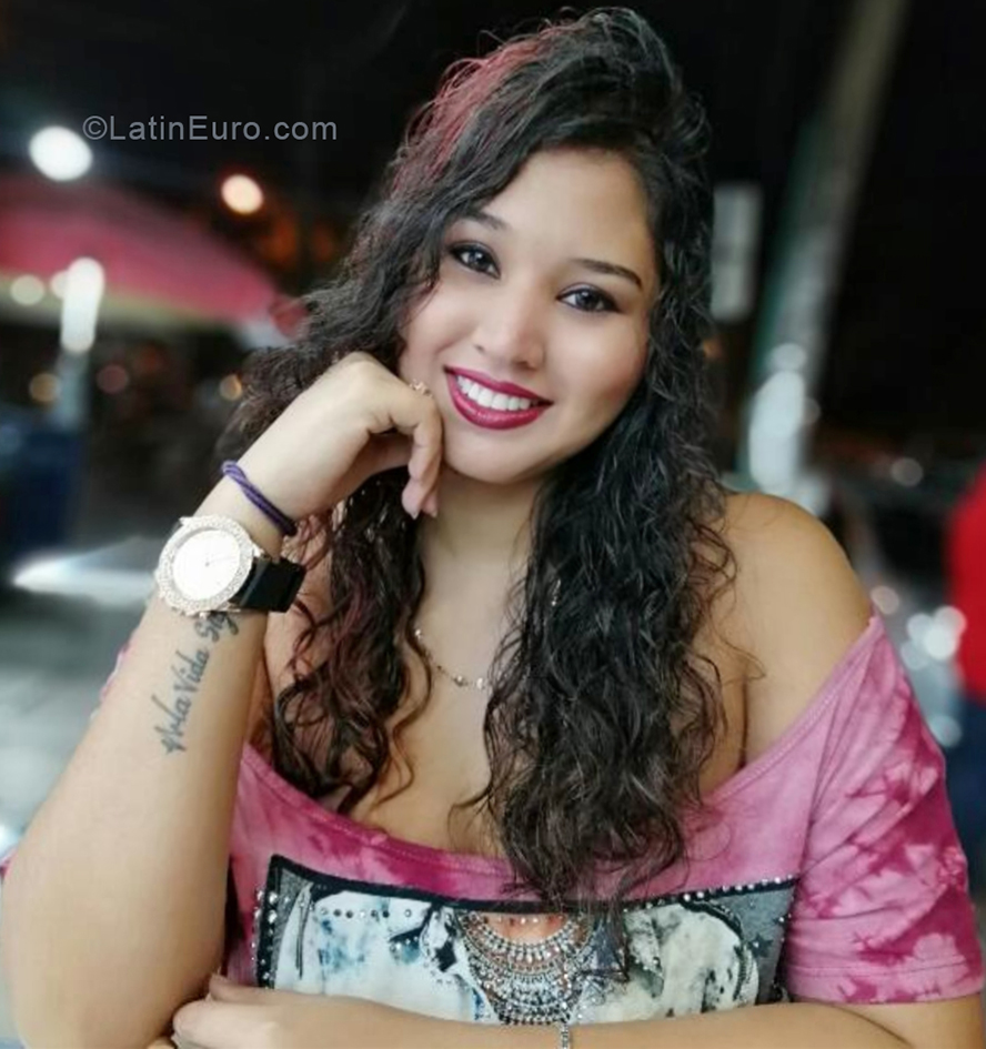 Date this tall Colombia girl Colombiana from Medellin CO25156