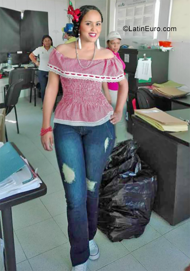 Date this lovely Colombia girl Ana Cecilia from Barranquilla CO25193
