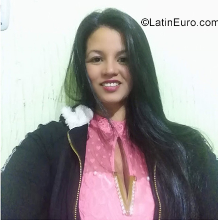 Date this voluptuous Colombia girl Maryam from Bogota CO25198